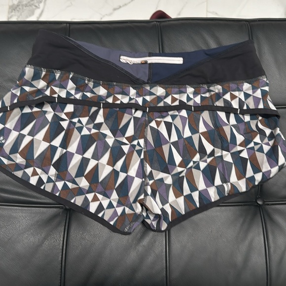 Lululemon low rise speed up 2.5 - Picture 2 of 3